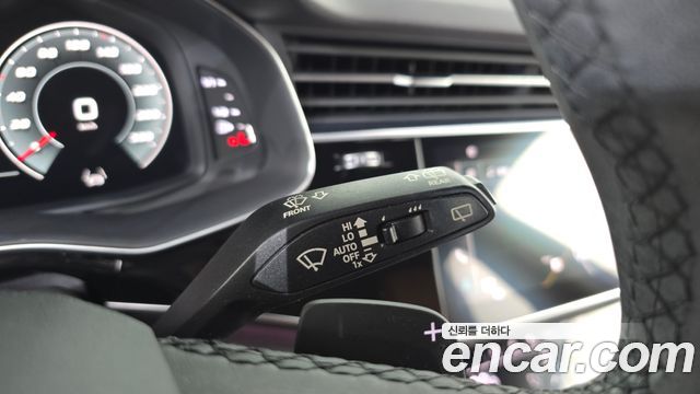Audi Q7 2021 — photo 28