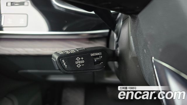 Audi Q7 2021 — photo 29