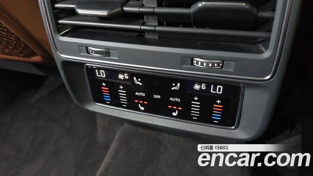 Audi Q7 2021 — photo 31