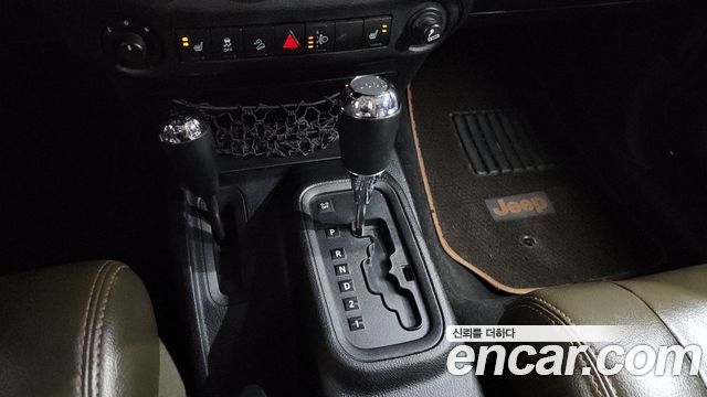 Jeep Wrangler 2011 — photo 9