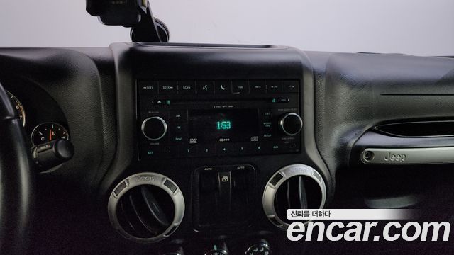 Jeep Wrangler 2011 — photo 11