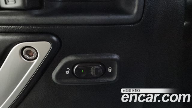 Jeep Wrangler 2011 — photo 15