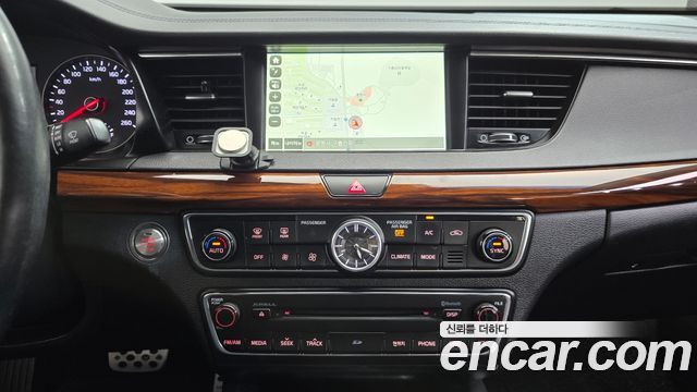 Kia K7 2016 — photo 17