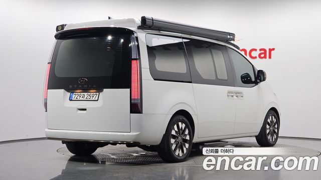 Hyundai Staria 2023 — photo 2