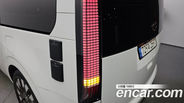 Hyundai Staria 2023 — photo 9