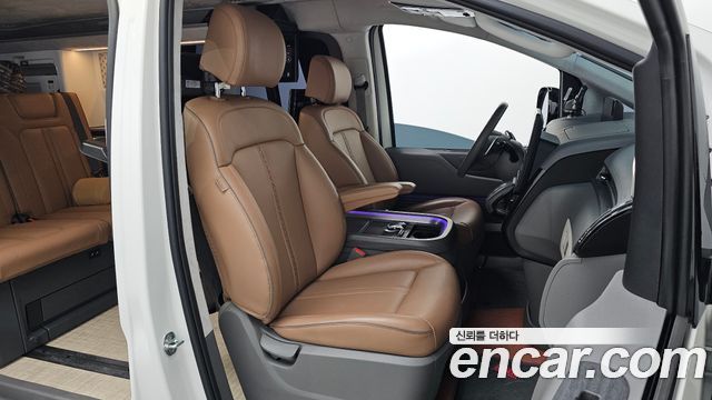 Hyundai Staria 2023 — photo 16