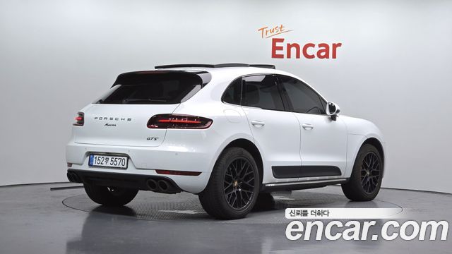 Porsche Macan 2017 — photo 2