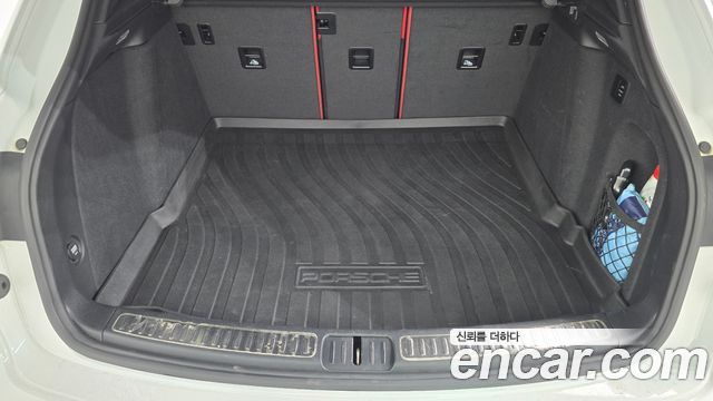 Porsche Macan 2017 — photo 16