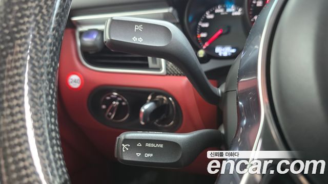 Porsche Macan 2017 — photo 20
