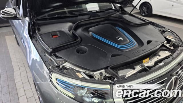 Mercedes-Benz EQC 2020 — photo 6