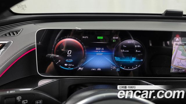 Mercedes-Benz EQC 2020 — photo 11