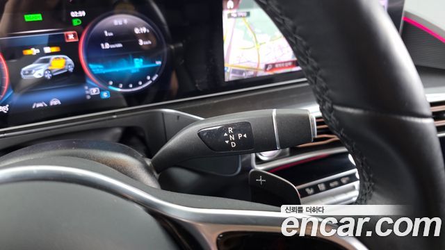 Mercedes-Benz EQC 2020 — photo 12