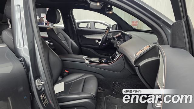 Mercedes-Benz EQC 2020 — photo 17