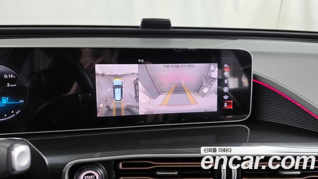 Mercedes-Benz EQC 2020 — photo 21