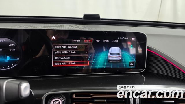 Mercedes-Benz EQC 2020 — photo 22