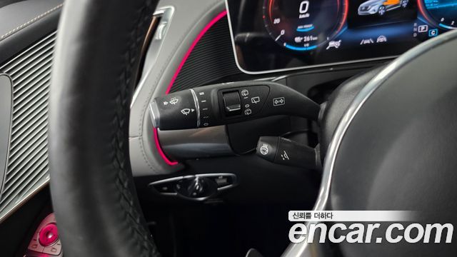 Mercedes-Benz EQC 2020 — photo 24