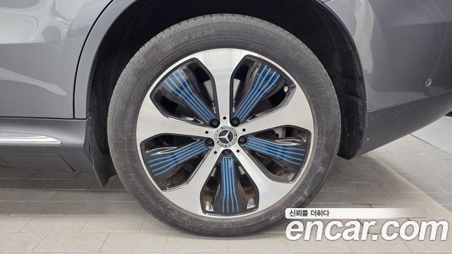 Mercedes-Benz EQC 2020 — photo 7