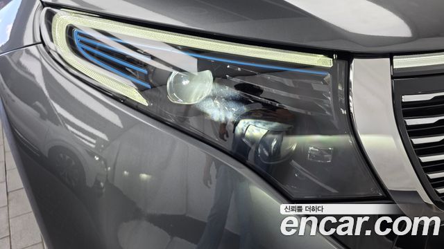 Mercedes-Benz EQC 2020 — photo 8