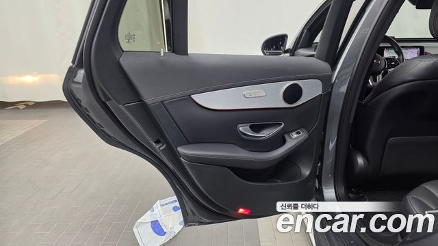 Mercedes-Benz EQC 2020 — photo 15