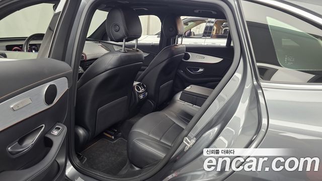 Mercedes-Benz EQC 2020 — photo 16