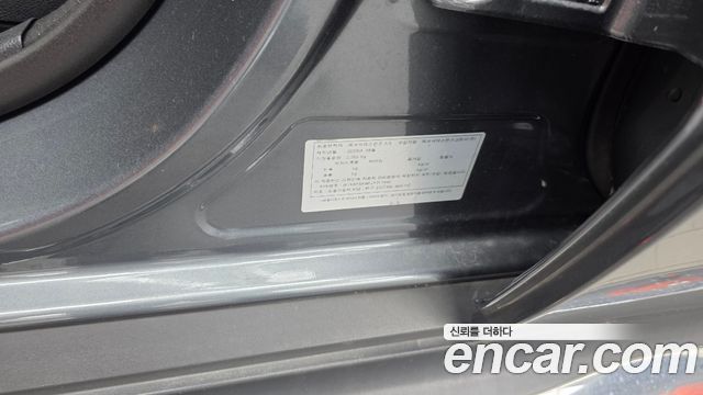 Mercedes-Benz EQC 2020 — photo 29