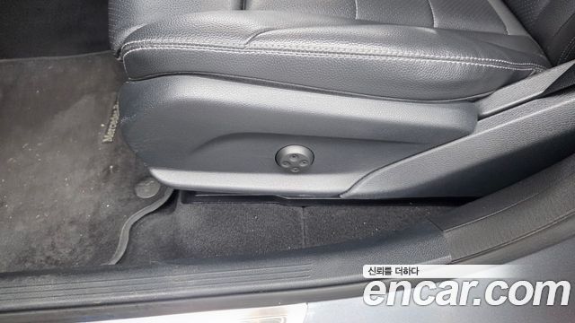 Mercedes-Benz EQC 2020 — photo 31