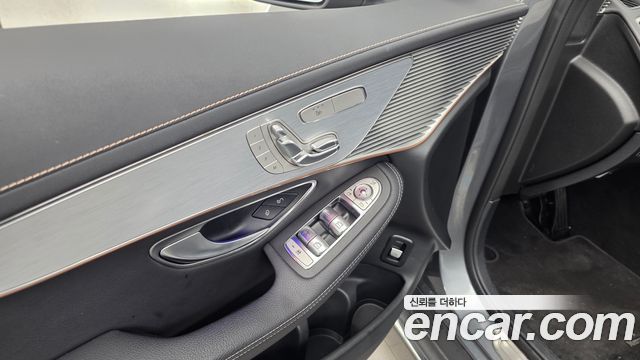 Mercedes-Benz EQC 2020 — photo 33