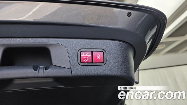 Mercedes-Benz EQC 2020 — photo 34