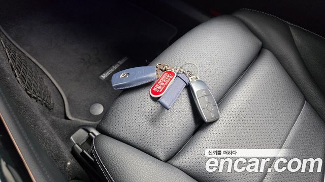 Mercedes-Benz EQC 2020 — photo 35