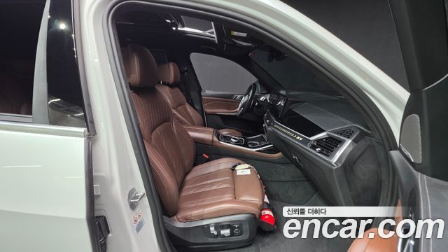 BMW X7 2023 — photo 16