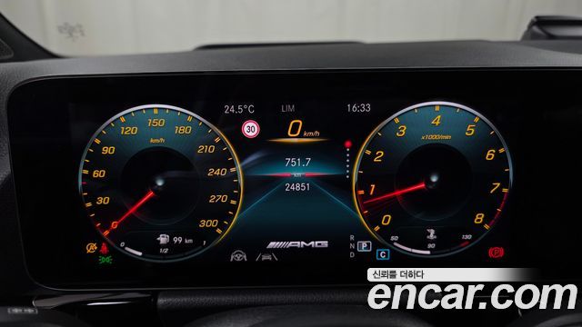 Mercedes-Benz GLA-Class 2021 — photo 11