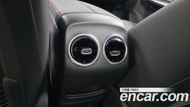 Mercedes-Benz GLA-Class 2021 — photo 32