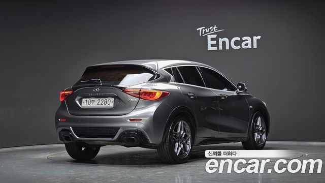 Infiniti Q30 2017 — photo 2