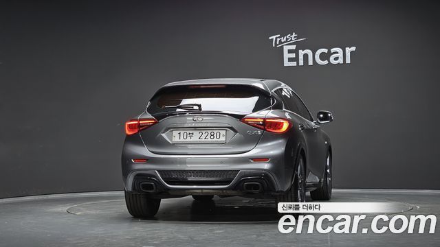 Infiniti Q30 2017 — photo 4