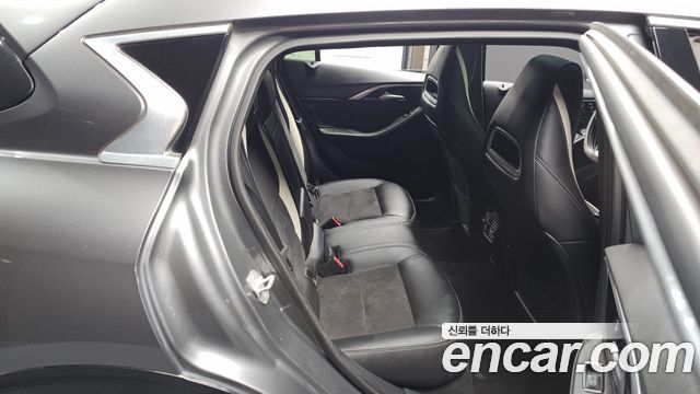 Infiniti Q30 2017 — photo 11
