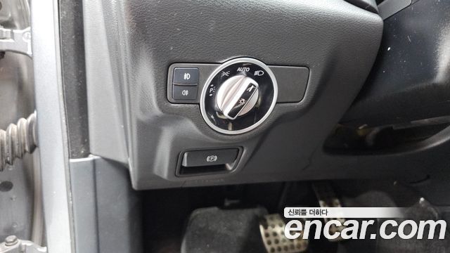 Infiniti Q30 2017 — photo 19