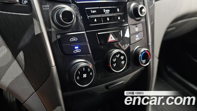 Hyundai Sonata 2013 — photo 16