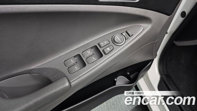 Hyundai Sonata 2013 — photo 19
