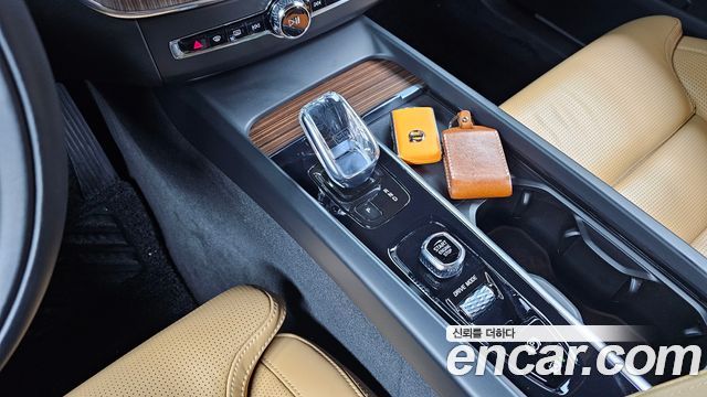 Volvo XC60 2021 — photo 12