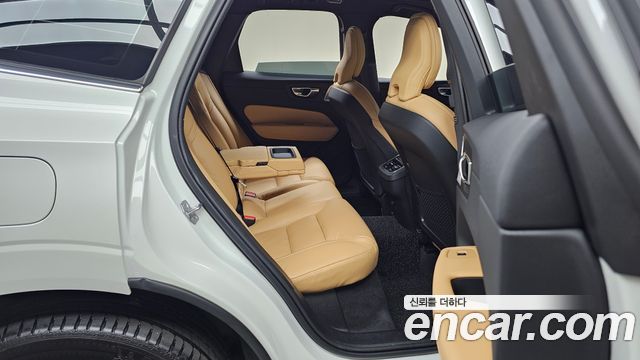 Volvo XC60 2021 — photo 17