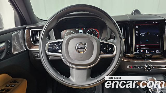 Volvo XC60 2021 — photo 19