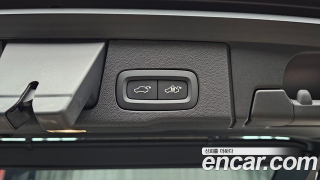 Volvo XC60 2021 — photo 21