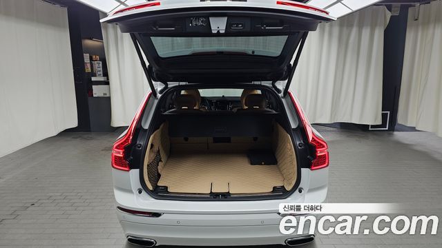Volvo XC60 2021 — photo 22