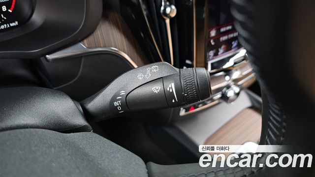 Volvo XC60 2021 — photo 26