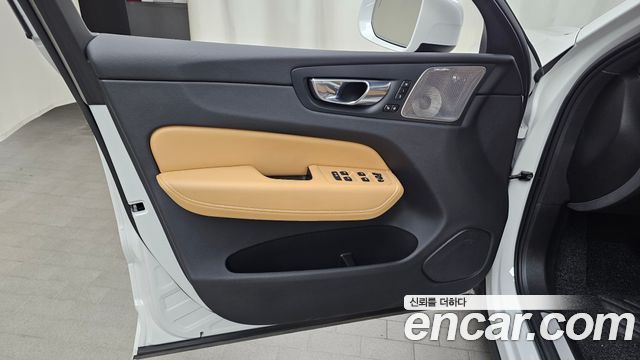 Volvo XC60 2021 — photo 14