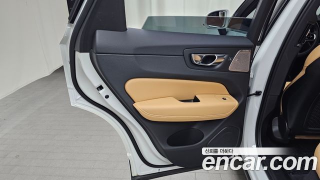 Volvo XC60 2021 — photo 15