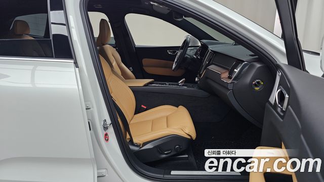 Volvo XC60 2021 — photo 16