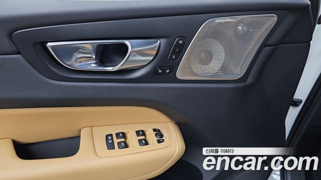 Volvo XC60 2021 — photo 27