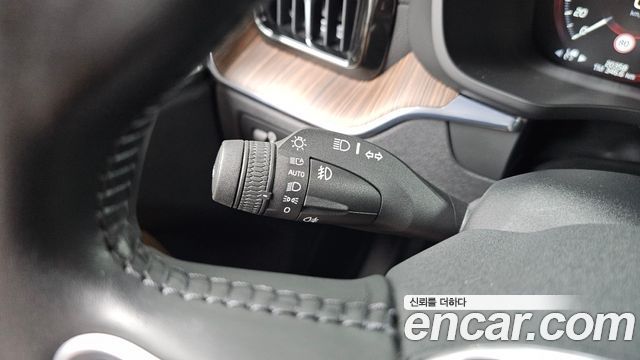 Volvo XC60 2021 — photo 29