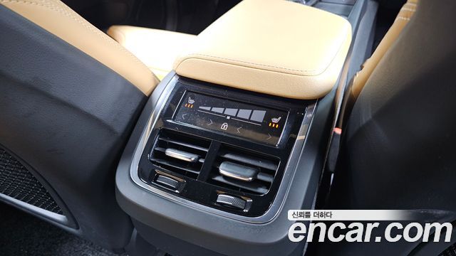 Volvo XC60 2021 — photo 31